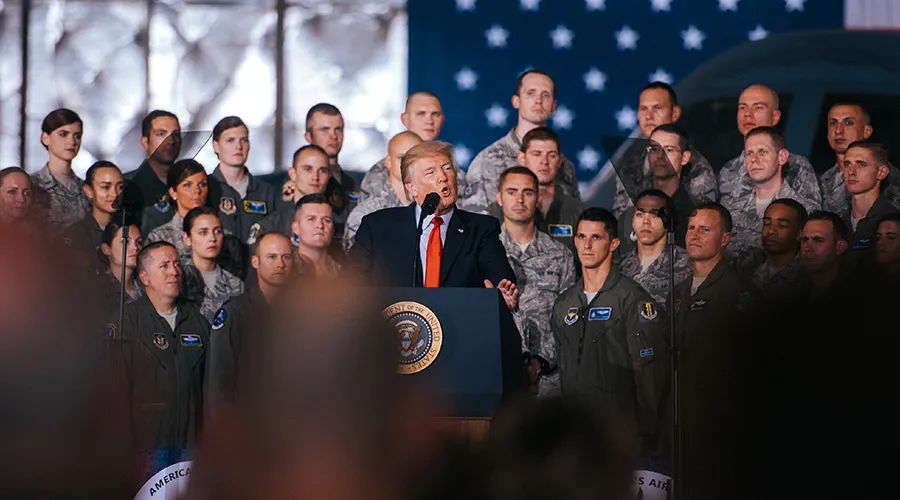 中美处在冷战的边缘，是什么在阻止冷战的发生？