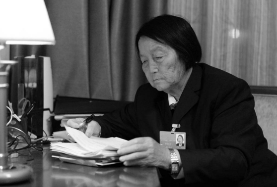 人大代表常青树申纪兰：勿忘人民！