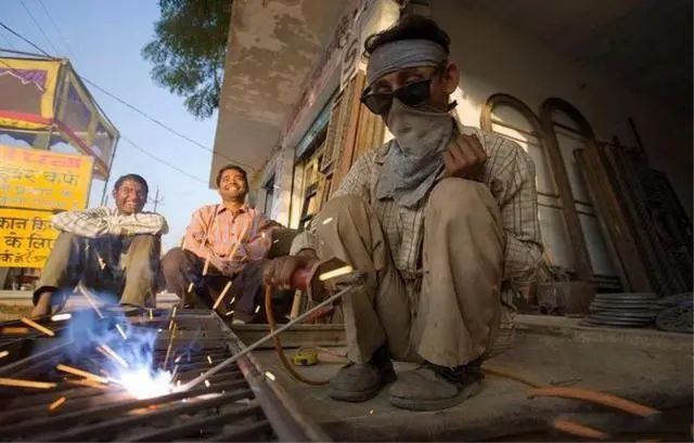 印度崛起还差几步？