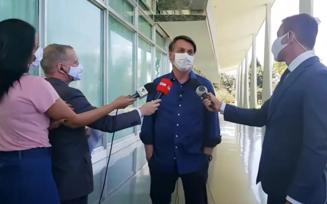 抗疫最失败的大国出现了，一直抄美国作业，结果栽得更狠！