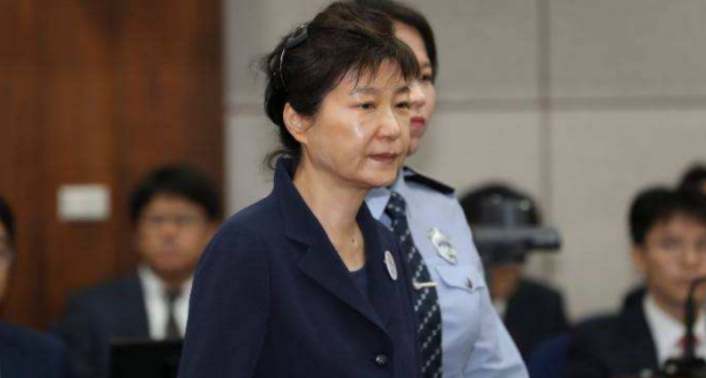 最美总统朴槿惠刚被重判20年！如此悲惨原来有两大深层原因！