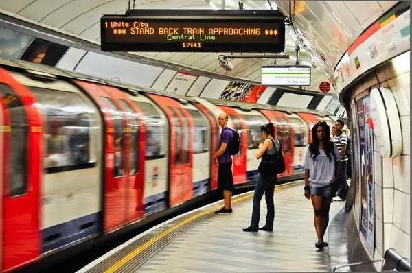 在中国，崇洋媚外为啥突然变“洋垃圾”？原因找到了！