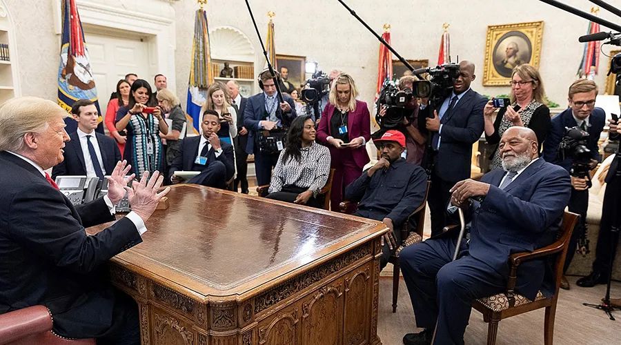 “侃爷”参选美国总统，是一次闹剧还是一场阴谋？