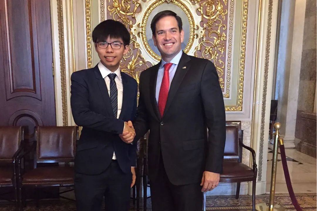 黄之锋自称不是“港独”，罗冠聪在英国瞪大了眼睛！