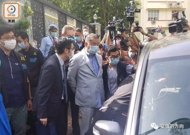 等待祸港分子们的，不会是机票和船票，更没有选票，只有法院的传票！