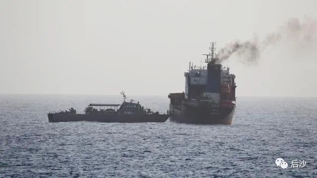 美国在公海扣押别国油轮！穿上西装就不是海盗了？