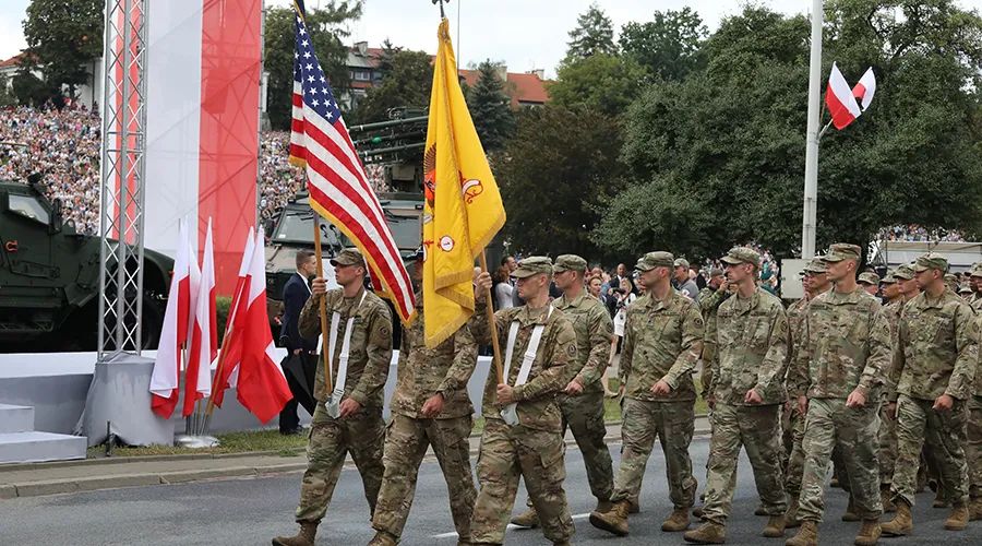 波兰报销伙食欢迎美军永久入驻，真实原因让人心酸！