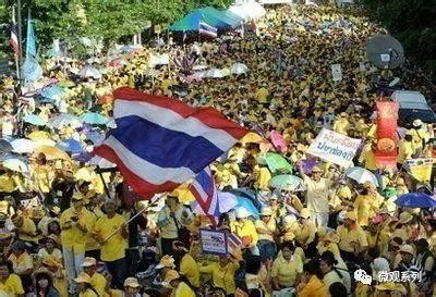 青年愤怒，泰国爆发三指革命，威胁军皇体制！