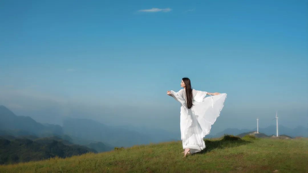 强者低头，弱者炫耀（深刻）