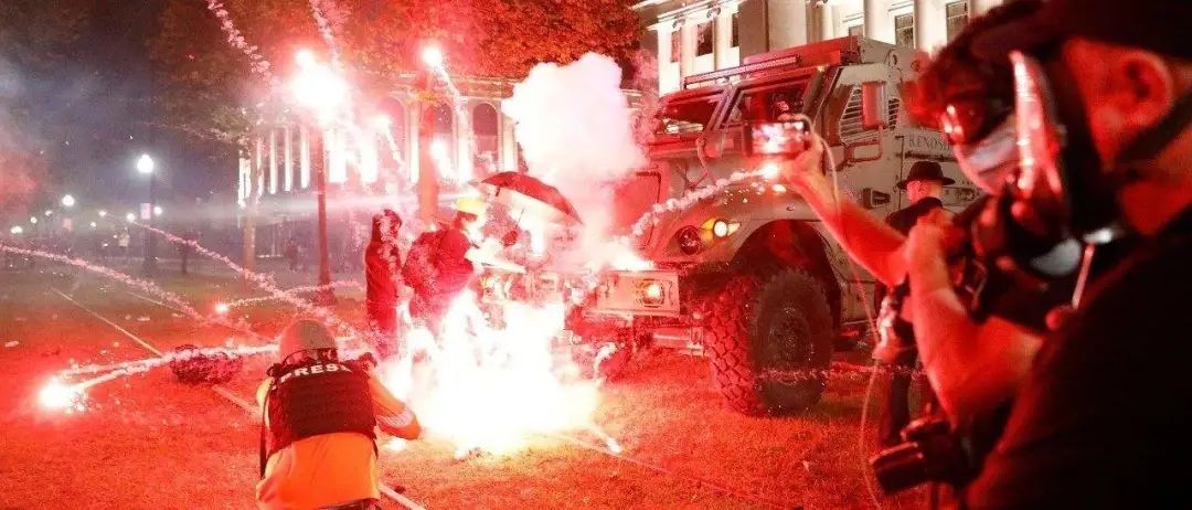 夺命美利坚，不是我干死你，就是你崩了我！