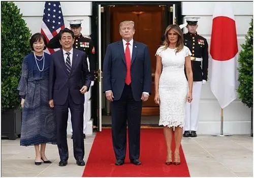 面对中美大决战，日本求生存安倍辞职，菅义伟任首相甘做挡箭牌！