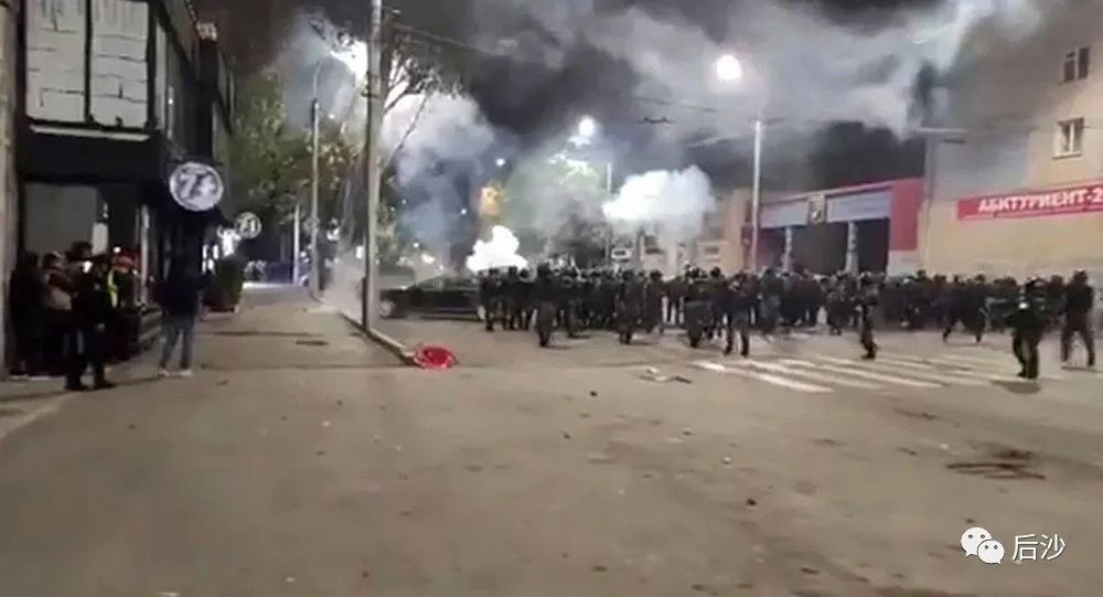 NGO之国政局大乱，“民主”明码标价！