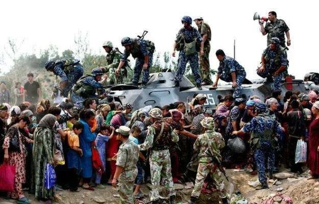 这个一半领导人蹲监狱的国家，又双叒乱了……