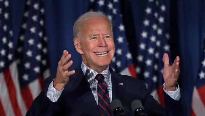 拜登已经是十个指头拿田螺！