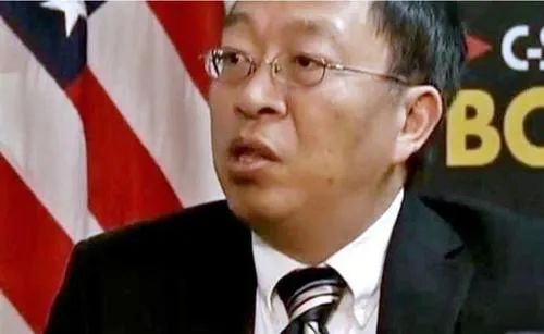 华裔川粉，这是神经不正常！