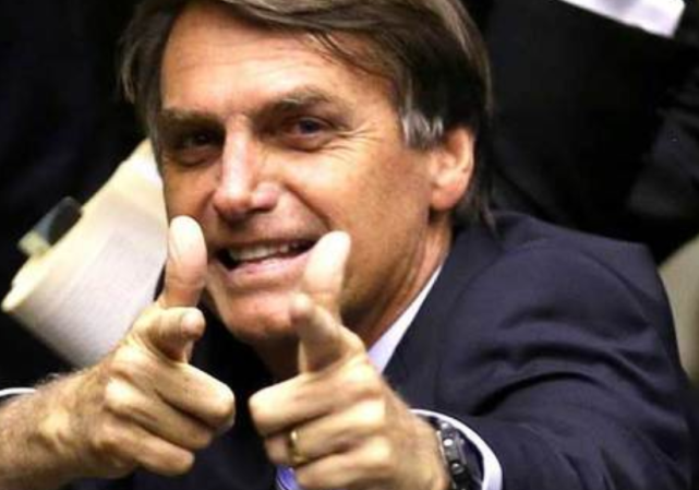 巴西总统太213了！果然反转后，巴西政府把话又吞回去了！