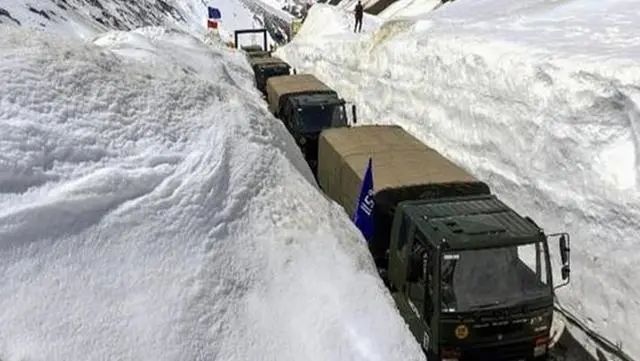 搬起石头砸自己脚，印度快要撑不住了！