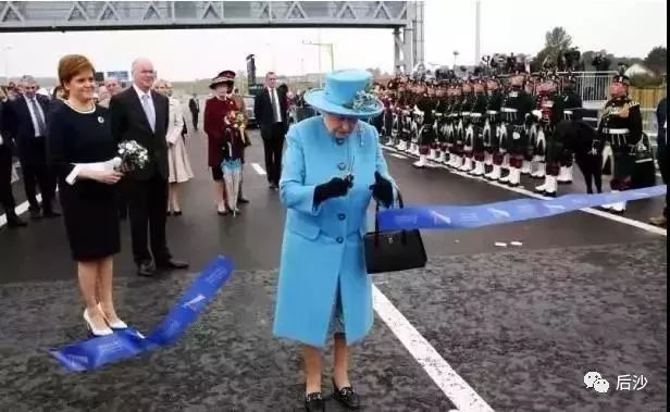 英国航母又漏水返修，皇家海军没救了！