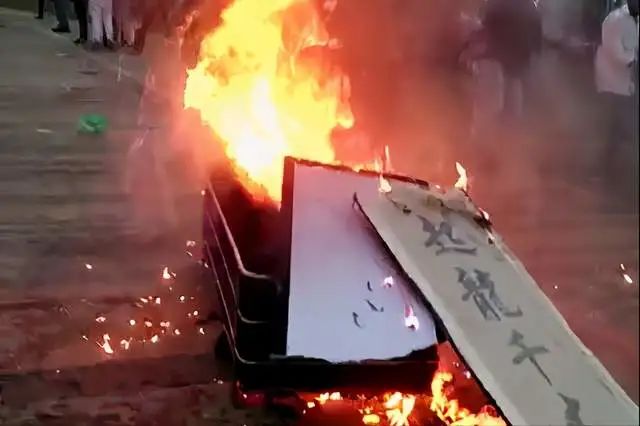 三哥打砸台企？