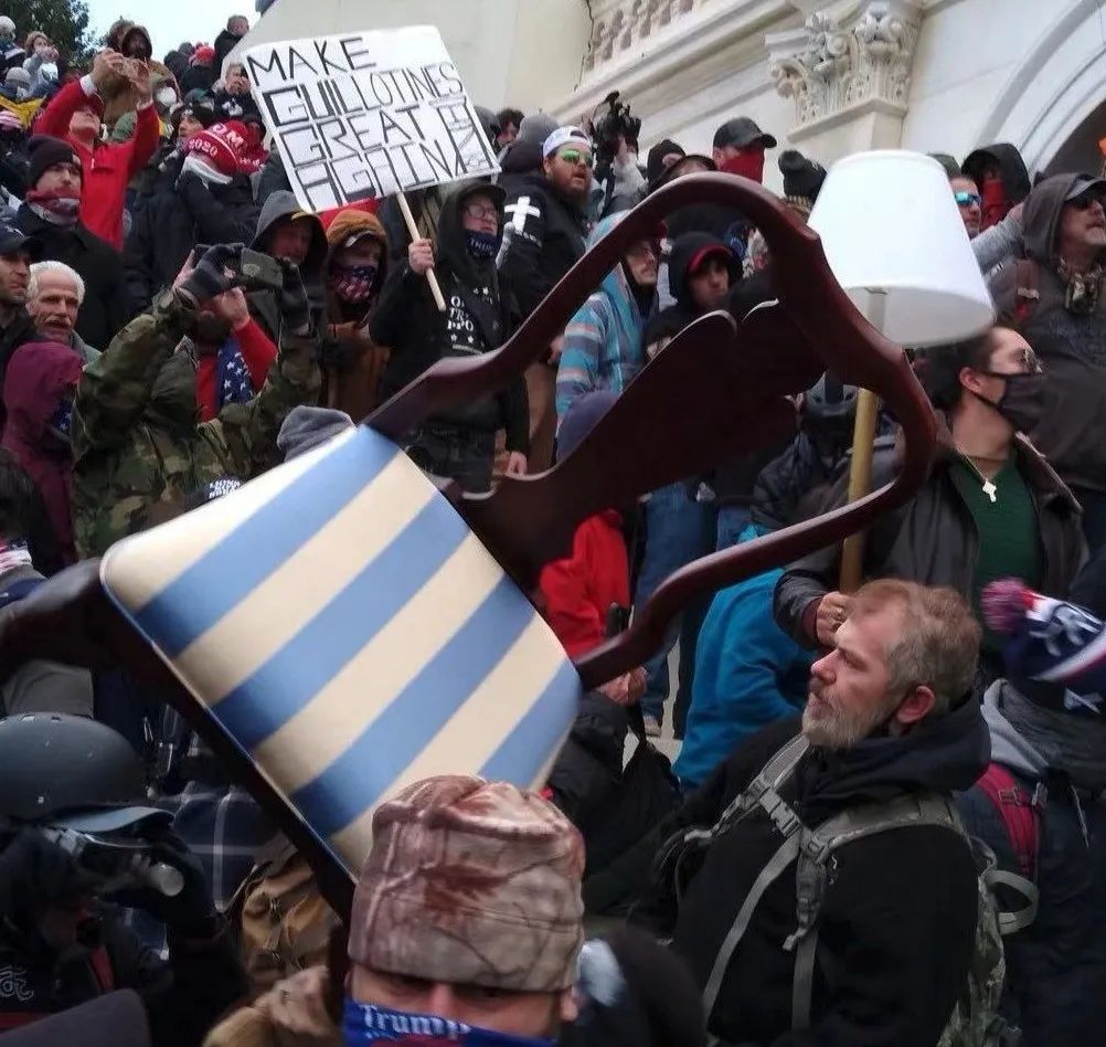 美国群众已经攻陷了国会山，川总还有戏吗？