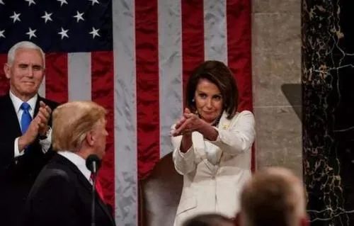 群殴罢免特朗普？他们都中计了！