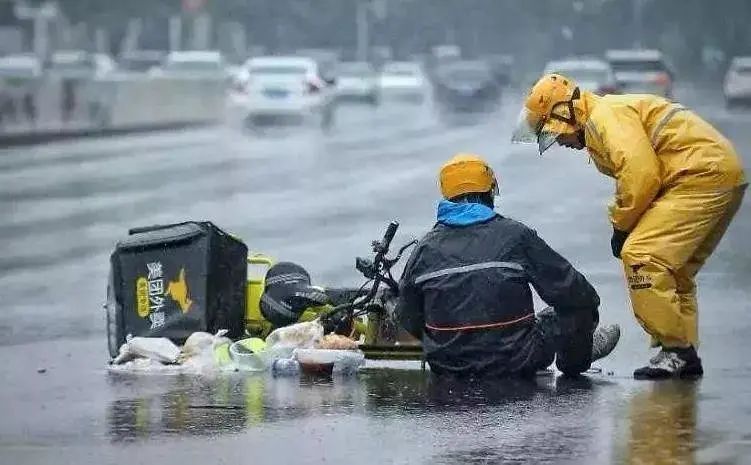 配送员自焚讨薪，外卖行业何去何从？