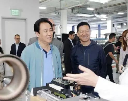 贾跃亭向左，许家印向右！