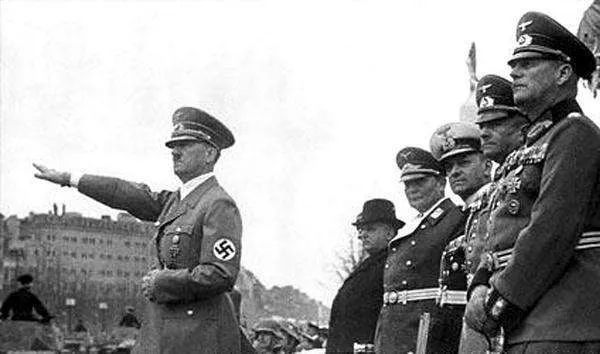 无限借钱的国家，都会纳粹化！