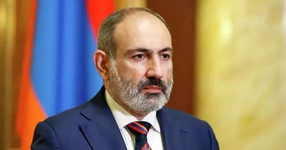 果然！这国军方开始要求总理辞职了！