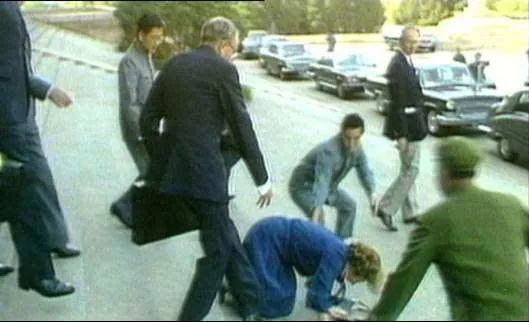 一场不给美帝体面的交锋，背后是捍卫金融话语权的争夺！