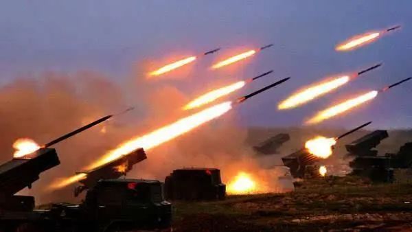 进退维艰的俄罗斯凭啥陈兵边境？！