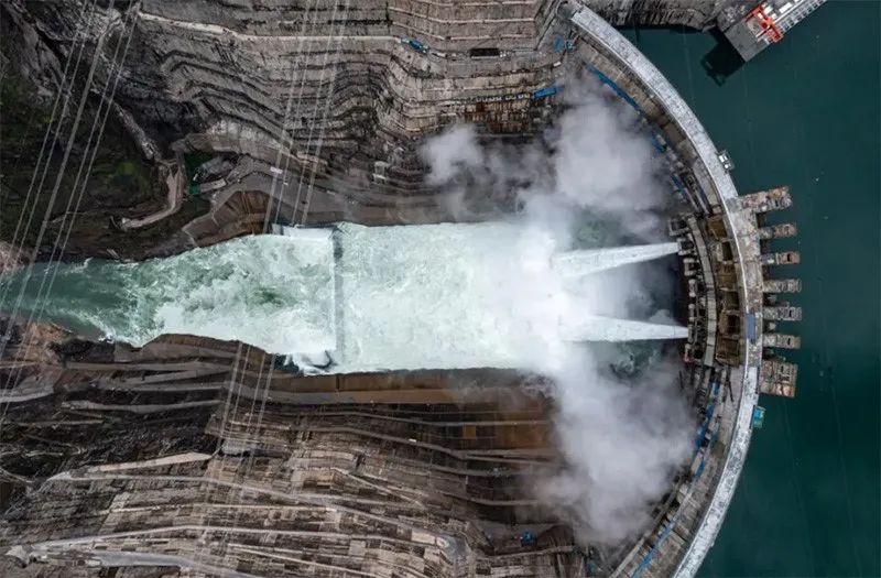 一举交出六个世界第一！建一座水电站，为啥要埋7000支温度计、上万传感器？