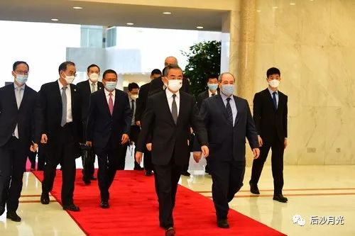 王毅“突访”叙利亚，阿萨德：无条件支持中国！