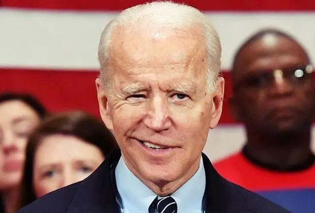 清洗特朗普余部后，拜登打来了电话