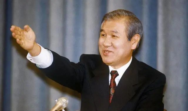 自称山东人的韩国前总统卢泰愚逝世，该如何评价他的一生？