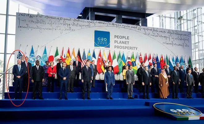 拜登“靠边站”，让美国很尴尬！