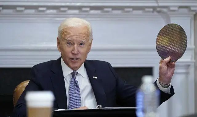 别逼我来硬的！美国终于开启全球抢劫模式！