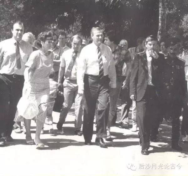 普京执政前，俄罗斯惨成什么样？