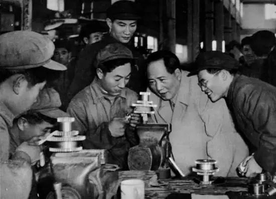 为啥改变中国的是毛主席，而不是所谓的大师们？