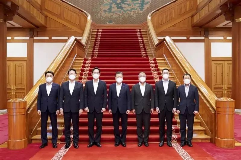 文在寅为啥怂了？