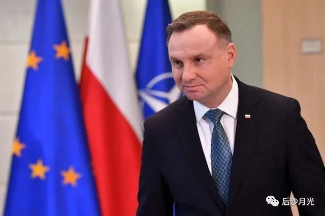 被美国公开胁迫，大波波选择--跪了！