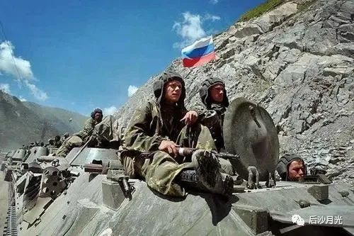 俄罗斯对美国谈判为何如此强硬？因为有一支强大的力量与它背靠背！