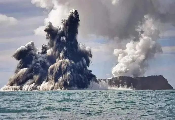 汤加火山喷发，舆论担忧的却是黄石！