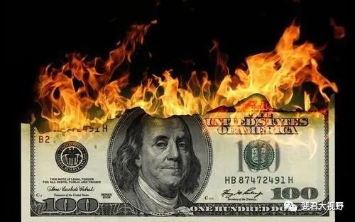 美国人哀叹：全球抛售美债，美元崩盘在即，帝国破产倒计时！