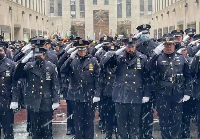 拒绝歧视黑人，但我们的棉花可是自己摘的！