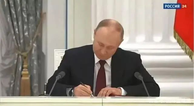 特朗普盛赞，拜登犯软，普京下一步咋办？