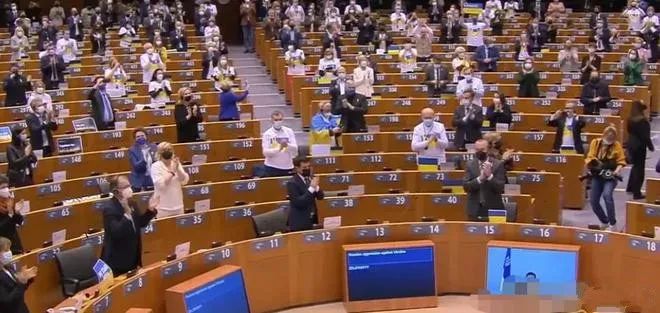 泽连斯基的表演艺术！