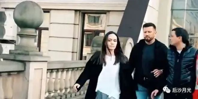 朱莉泪洒利沃夫，乌克兰人要得到一无所有的“自由”了？