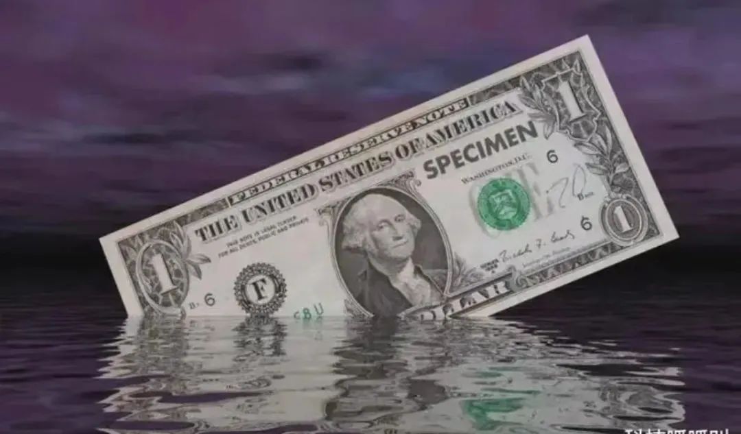 血雨腥风，全球被美元霸权劫持！中国会揭杆而起吗？