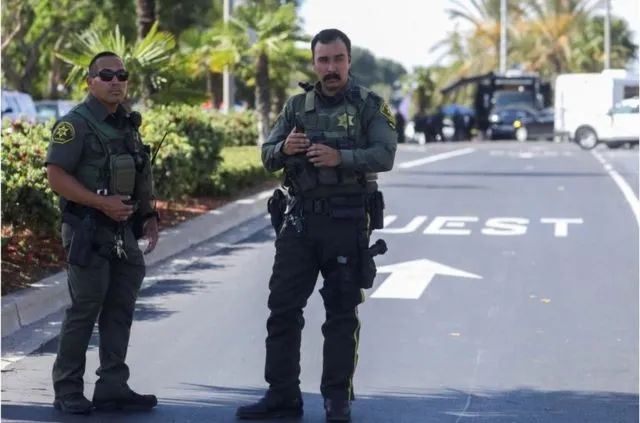 这只黑手，伸出来了！